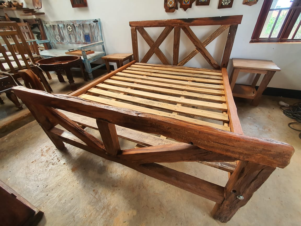 Sleeper 5x6ft bed + Bed side tables