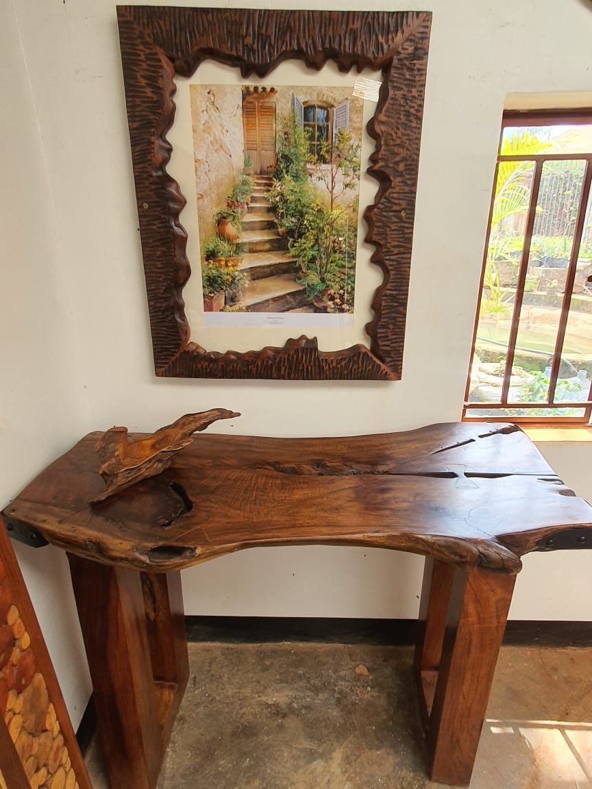 mugavu console table