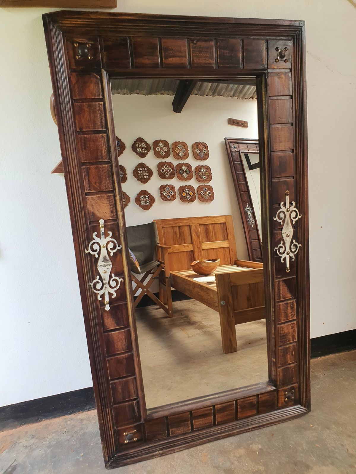 Mugavu Pinned Mirror (medium)