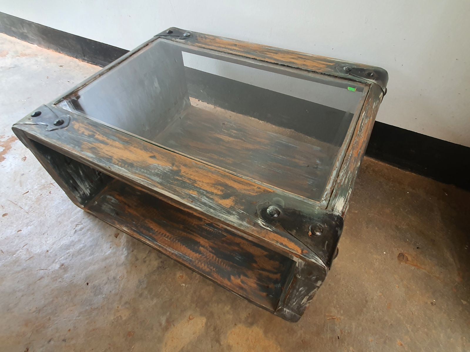 Distressed Mugavu Center table